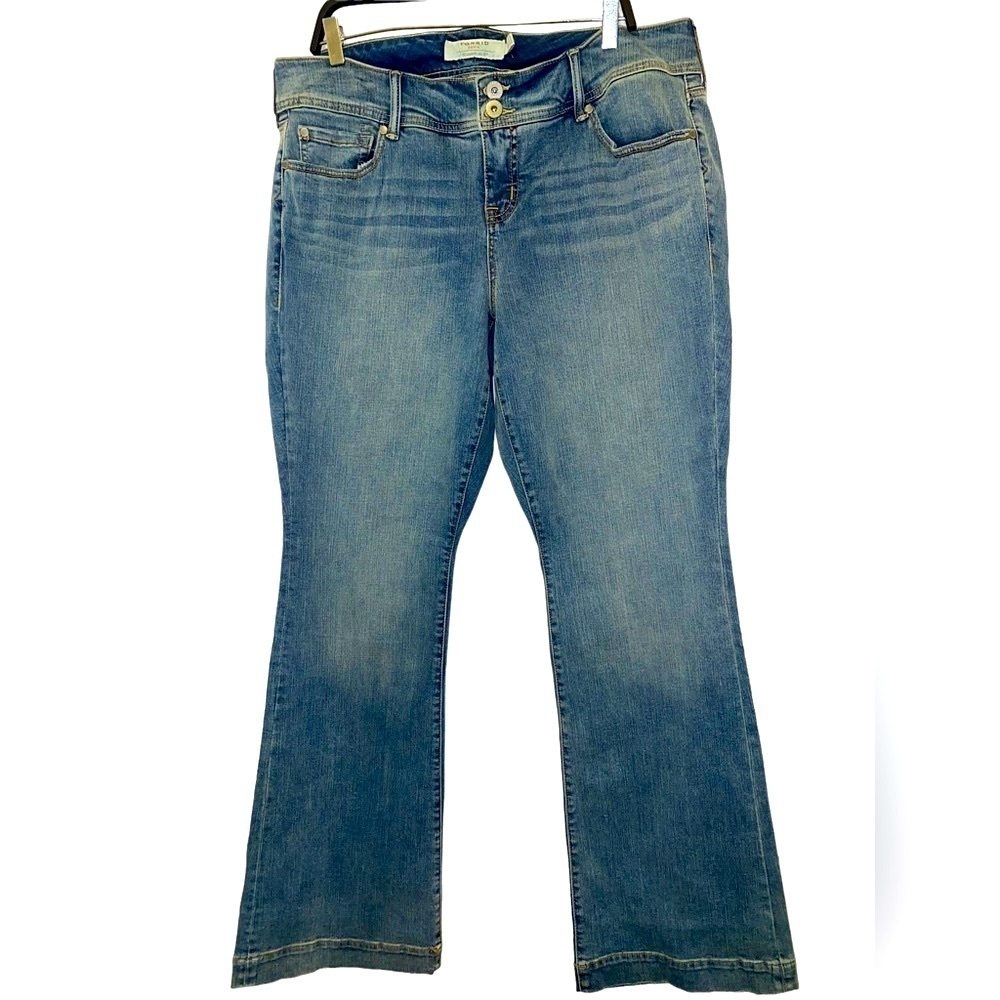 NWT Torrid Mid Rise Flare Jeans Size 18 Tall - Picture 2 of 9